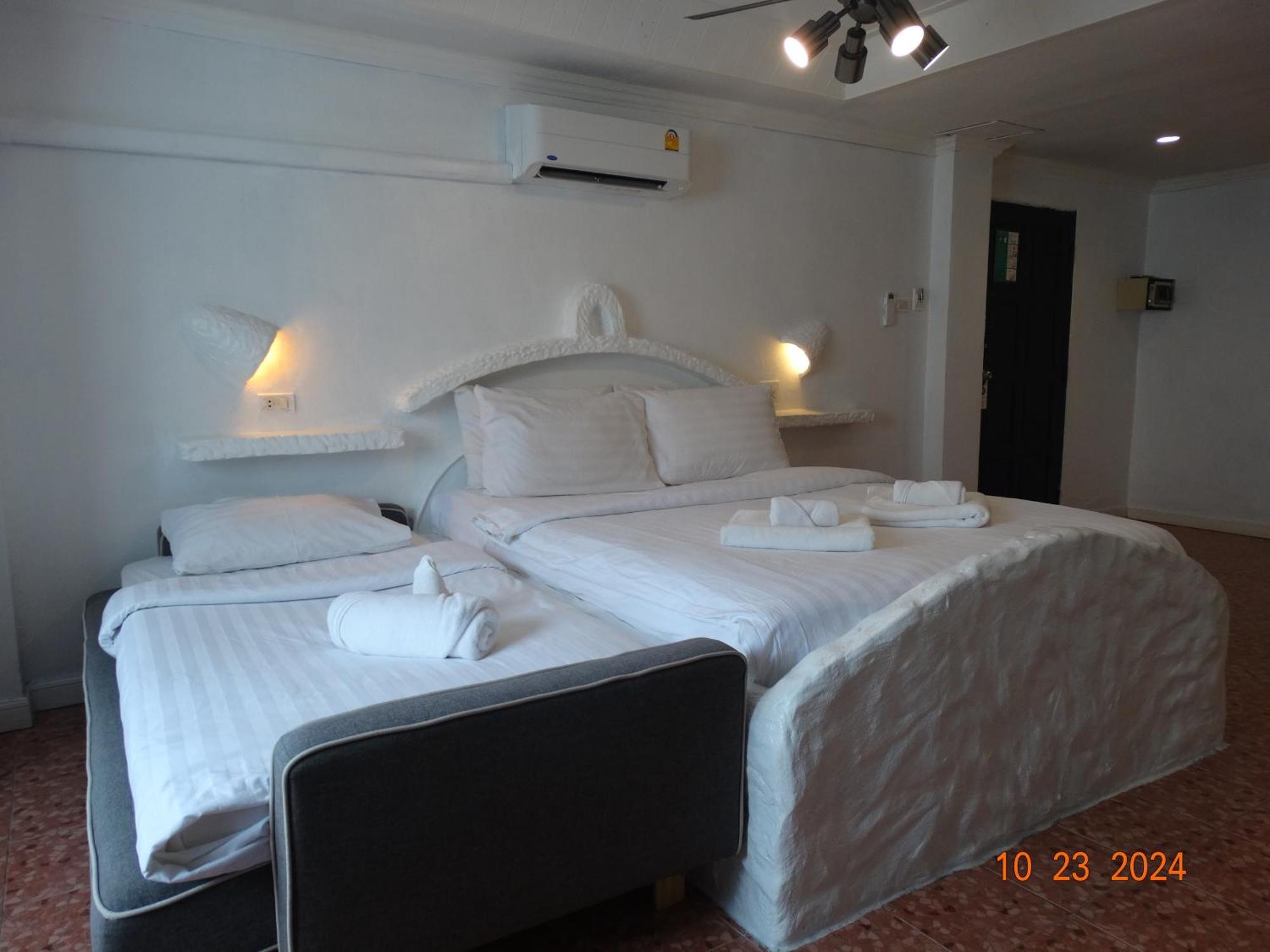 Big Boys' Bed & Burger - Patong Beach Hotell Eksteriør bilde